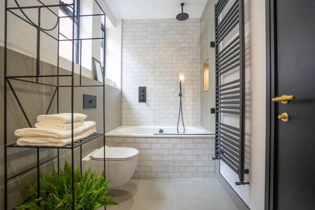 Chic Centre Penthouse Apartment Leicester