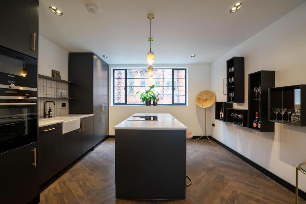 Chic Centre Penthouse Apartment